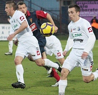 Kamil Nitkiewicz (z prawej), podobnie jak jego koledzy, zagrał w niedzielę w Szczecinie bardzo dobry mecz . Oby tak było dziś.