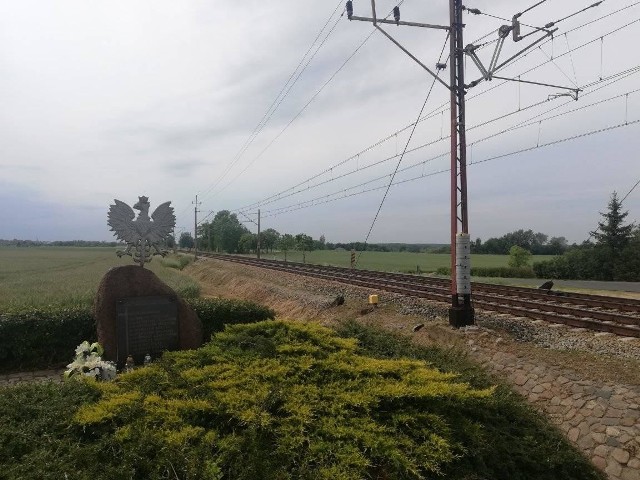 Pamięć o żołnierzach, którzy zginęli w katastrofie na przejeździe kolejowym w okolicy Bytomia Odrzańskiego.