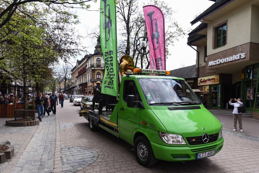 Zakopane. Po Krupówkach przejechały stare samochody [ZDJĘCIA]