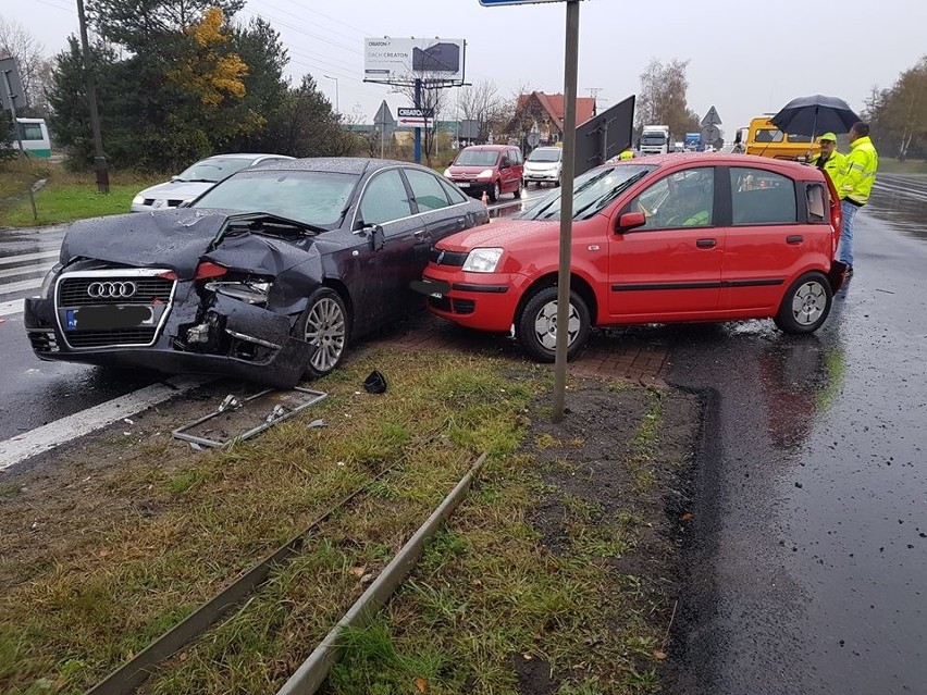 Wypadek w Olkuszu. Na drodze krajowej zderzyły się dwa auta