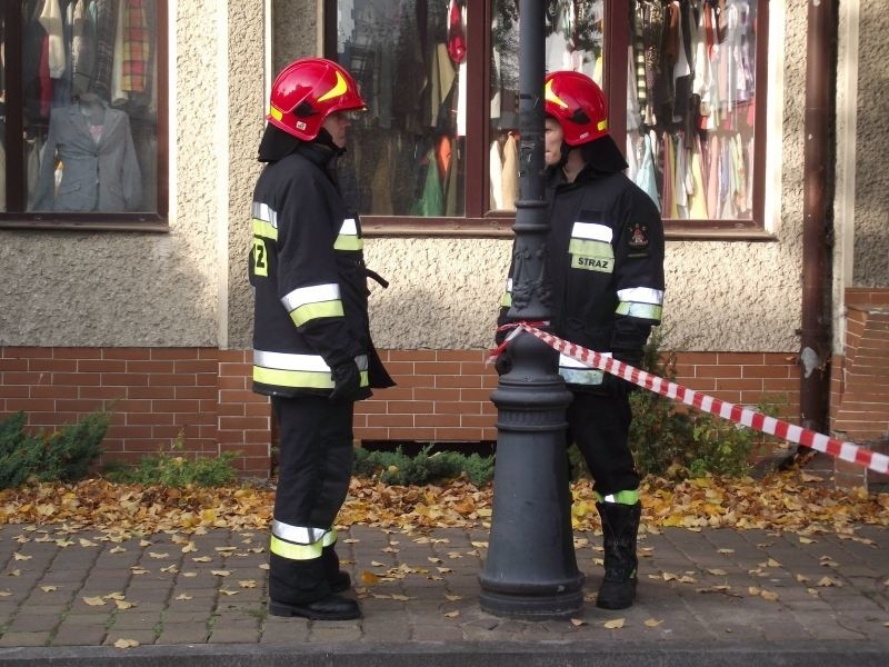 - Dzisiaj ok, godziny 10.00 dyżurny ostrołęckiej komendy...