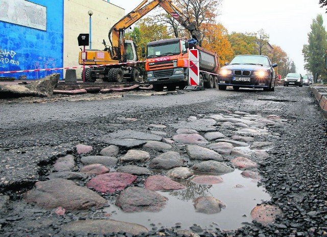 Tak wygląda pas, którym kierowcy jeżdżą po ul.Wólczańskiej.