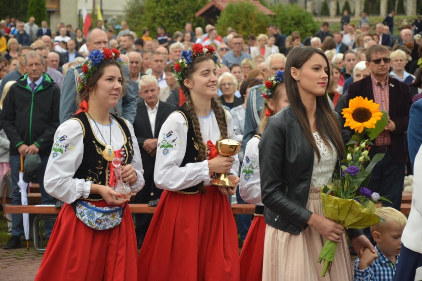 Tłumy pielgrzymów przybyły po raz kolejny do Sianowa, aby...