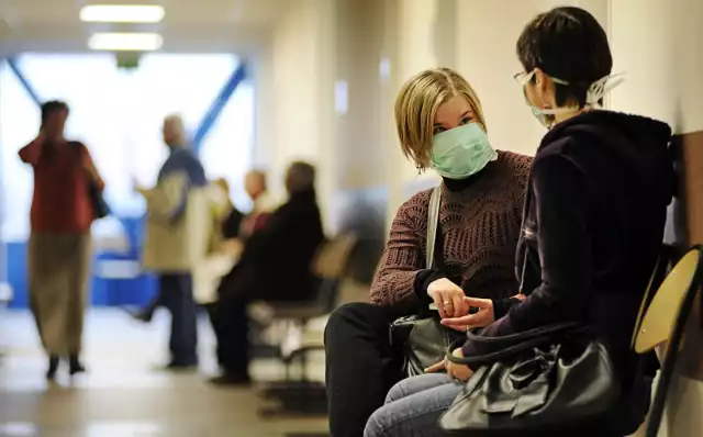 Wirusy atakują Dolnoślązaków. Coraz więcej zakażeń grypą, koronawirusem i RSV.
