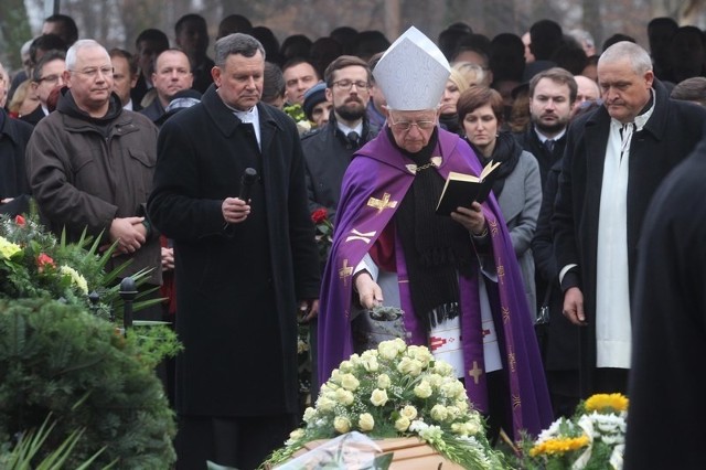 W Pszczynie zakończyły się uroczystości pogrzebowe Tomasza Tomczykiewicza, posła Platformy Obywatelskiej. W czasie uroczystości pożegnali go rodzina i najbliżsi znajomi. Do Pszczyny przyjechali także była premier Ewa Kopacz oraz Donald Tusk, przewodniczący Rady Europejskiej, który pożegnał Tomasza Tomczykiewicza w krótkiej przemowie.