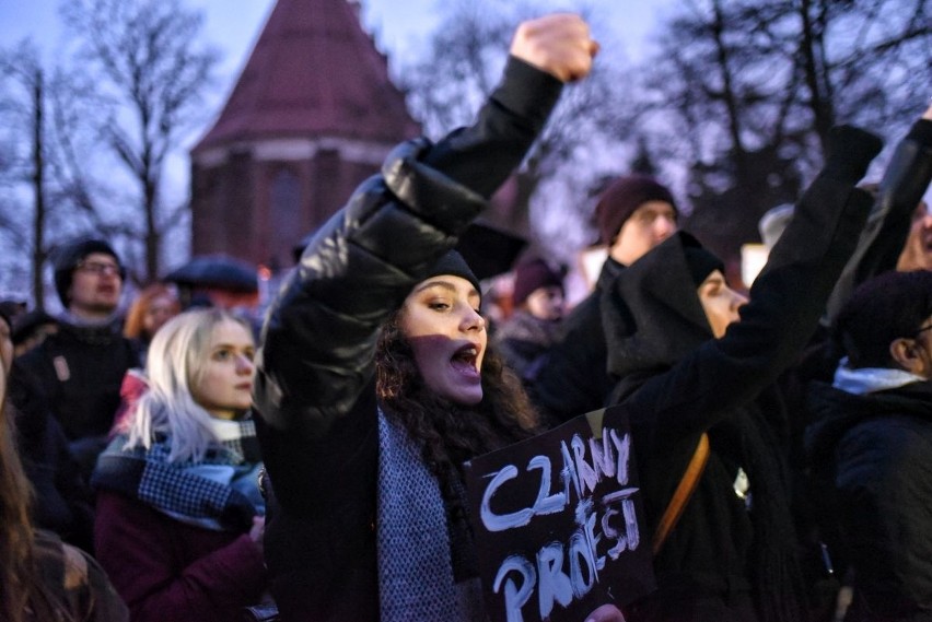 Spora część osób spontanicznie zdecydowała się protestować...