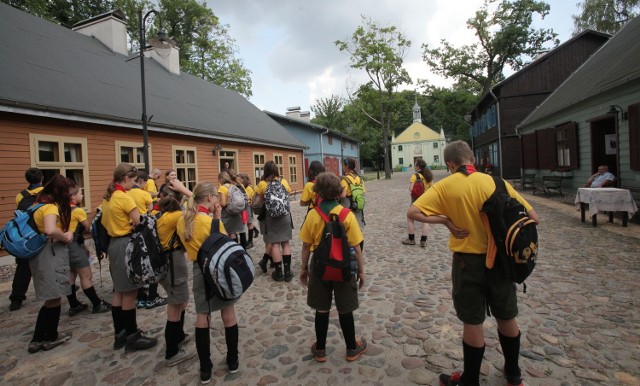 W skansenie Muzeum Włókiennictwa w każdy czwartek odbywają się warsztaty, a codziennie - półkolonie