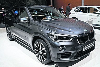 BMW X1. Druga generacja wyróżnia się wyglądem. Na początek przewidziano 3 diesle i 2 silniki benzynowe