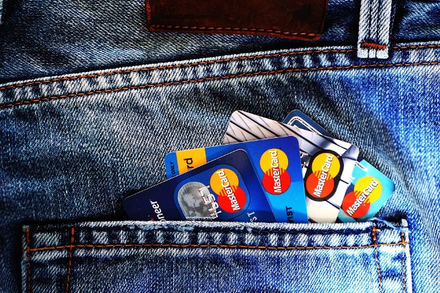 Karty kredytowe czeka REWOLUCJA. Czy stare karty płatnicze będą do wymiany? Mastercard zapowiada zmiany