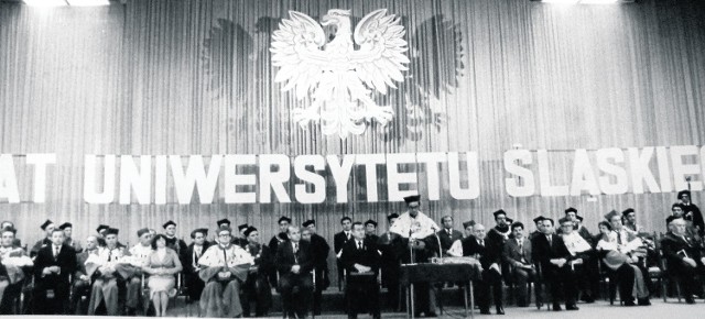 Dziesiąta rocznica powołania uczelni. To wówczas powstało Muzeum Uniwersytetu Śląskiego i rozpoczął pracę jedyny wówczas w kraju Wydział Radia i Telewizji w Katowicach