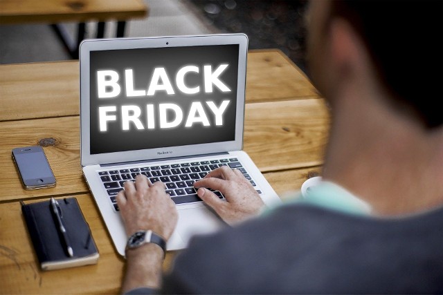 Black Friday 2020. Tanie laptopy w sklepach - sprawdź ciekawe promocje na kolejnych zdjęciach >>