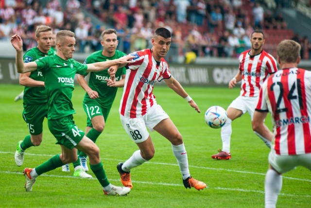 Warcie Poznań udało się wygrać m.in z bardzo mocną u siebie Cracovią, ale na stadionie w Grodzisku, Zieloni  zanotowali trzy porażki