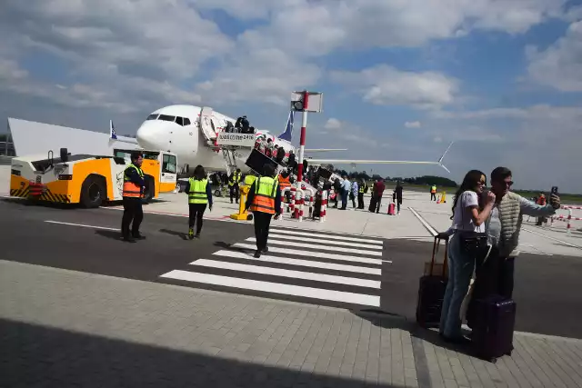 Przez 8 miesięcy ubiegłego roku z portu lotniczego Warszawa Radom odprawiono ponad 100 tysięcy podróżnych. Pierwszy kwartał tego roku zamknął się liczbą 21 tysięcy pasażerów.