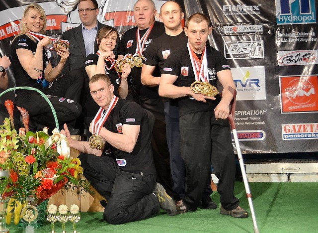 Maciej Gralak (pierwszy od prawej) wykorzystał swoją szansę na podniesienie umiejętności sportowych i zdobył tytuł mistrza świata.