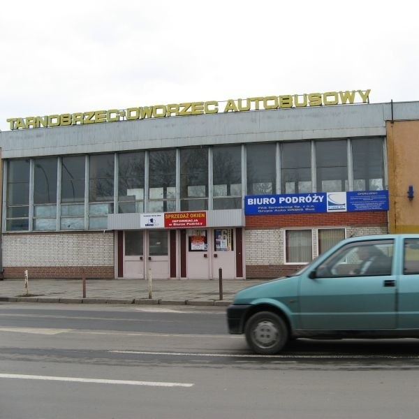 Remont budynku dworca PKS w Tarnobrzegu rozpocznie się na początku kwietnia. Modernizacja obejmie także plac manewrowy. Unowocześnione zostaną między innymi stanowiska podjazdowe.