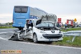 Wypadek pod Kluczborkiem. 24-latka, która doprowadziła do zderzenia z autobusem, najprawdopodobniej nie zatrzymała się na "stopie"