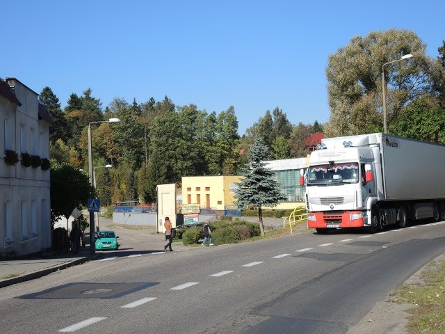 Skrzyżowanie drogi krajowej nr 21 i ulicy Fabrycznej w Miastku