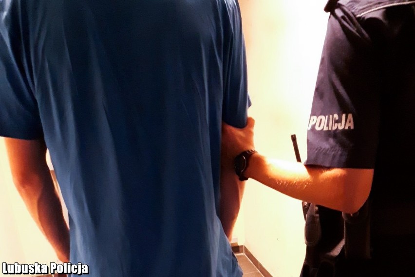 Policjanci z Żagania zatrzymali mężczyznę, który na jednej z...