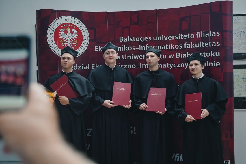 Absolwenci Filii Uniwersytetu w Białymstoku  w Wilnie odebrali dyplomy (zdjęcia)