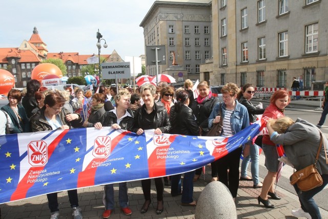Protest pracowników przed Europejskim Kongresem Gospodarczym w Katowicach
