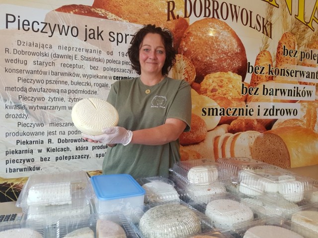 Agnieszka Kobryń-Pietrasiewicz, właścicielka Farmy Jaga w powiecie pińczowskim, otworzyła w Kielcach stoisko z kozimi serami w 18 gatunkach.