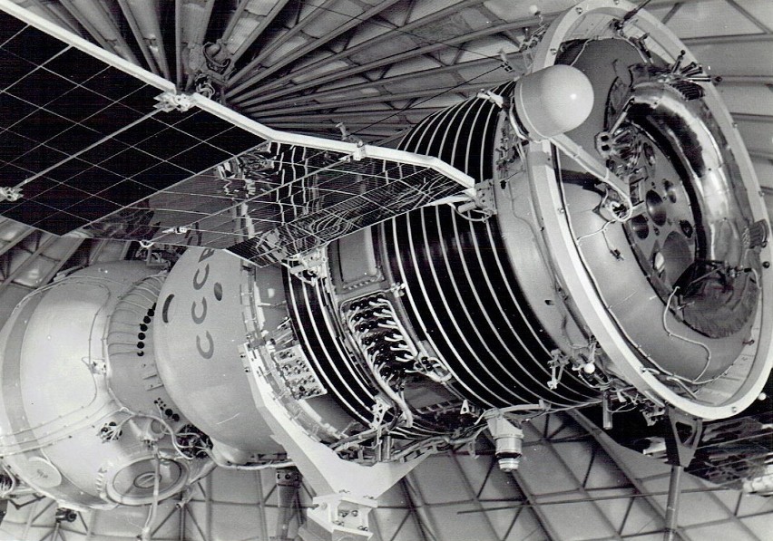 Sojuz-4 i Sojuz-5 połączyły się na orbicie, stając się...