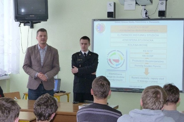 Przedstawiciele Szkoły Głównej Służby Pożarniczej z Warszawy opowiadali skarżyskim licealistom o tej wyjątkowej uczelni.