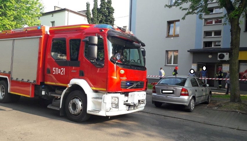 Drażniący gaz wyczuł klient sklepu Lewiatan przy ul. Wyspiańskiego w Oświęcimiu. Cztery osoby zostały przewiezione do szpitala na badania