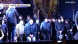 Lwów, Ukraina. Berkut przeprasza na kolanach (wideo)