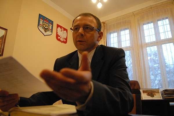 Burmistrz Krosna Odrzańskiego Marek Cebula ma 5 głosów pozytywnych i 2 negatywne
