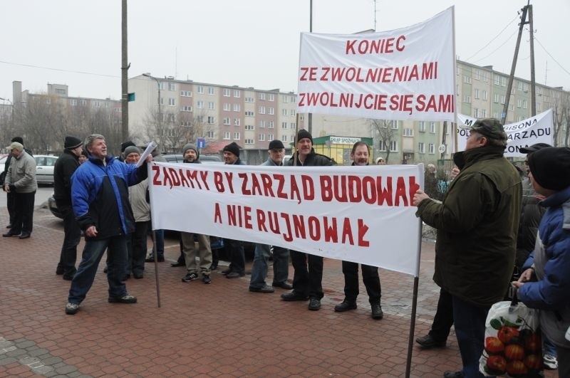 200 osób protestowalo przeciwko zwolnieniom.