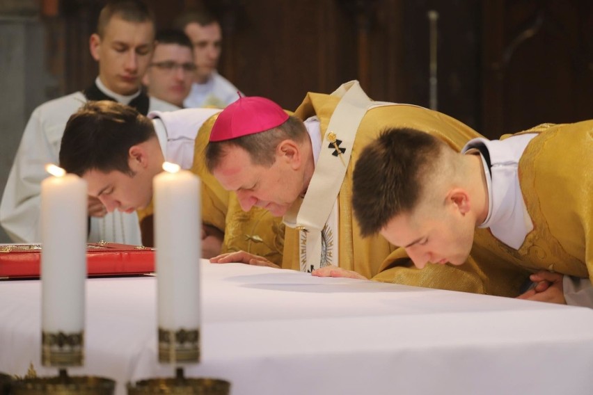 Arcybiskup Tadeusz Wojda powołał formację nadzwyczajnych szafarzy Komunii św. w Archidiecezji Białostockiej. Sakramentu udzielą żonaci