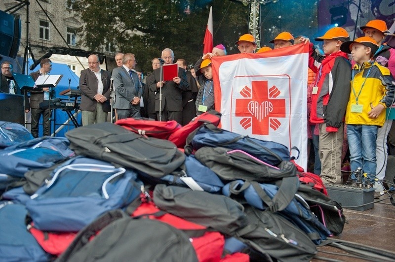 Kampania ma  pomóc dzieciom z rodzin wielodzietnych i...