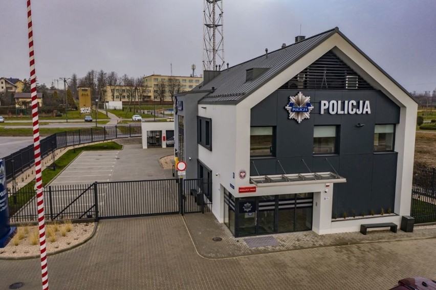 Od piątku policjanci z Chęcin mają nową siedzibę: nowy,...