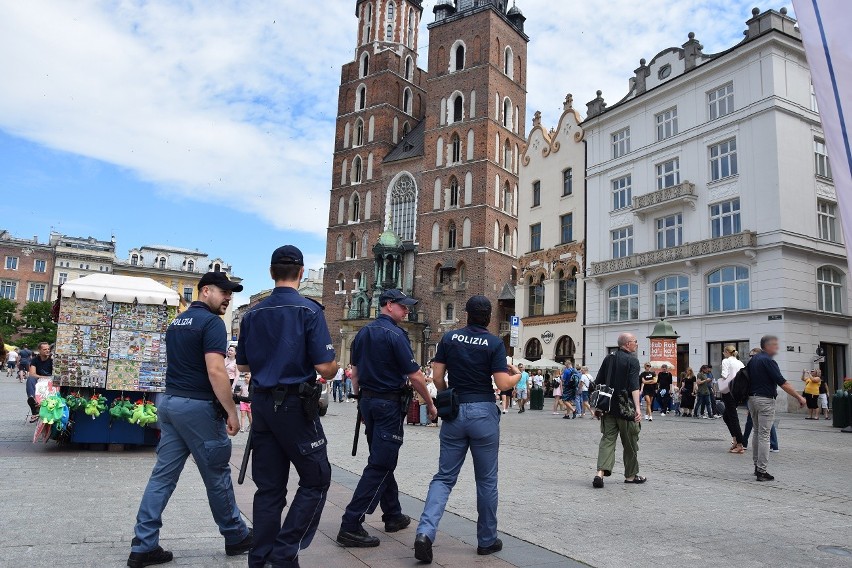 Kraków. Włoscy policjanci już w stolicy Małopolski. Będą patrolować centrum miasta