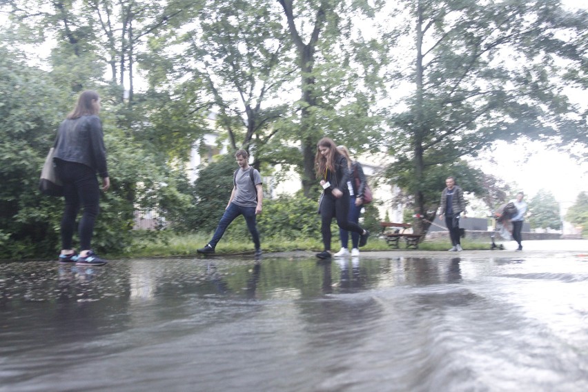 Burza w Łodzi. Sprawdź komunikat meteorologiczny na czwartek...