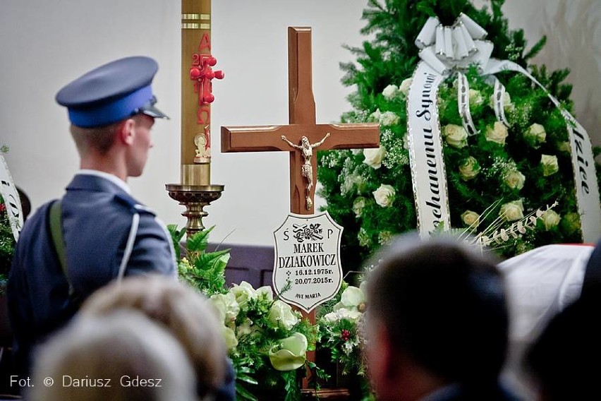Pogrzeb policjanta, który zginął nad morzem, ratując tonącego nastolatka (ZDJĘCIA)