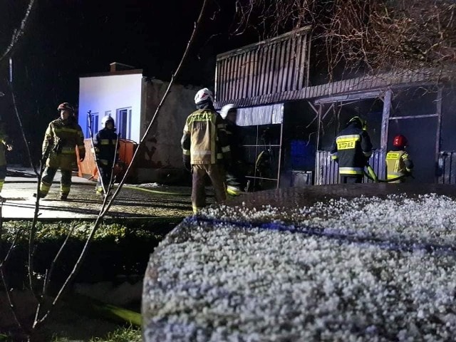 Zabłudów. Pożar warsztatu samochodowego. W środku znajdowały się butle z gazem