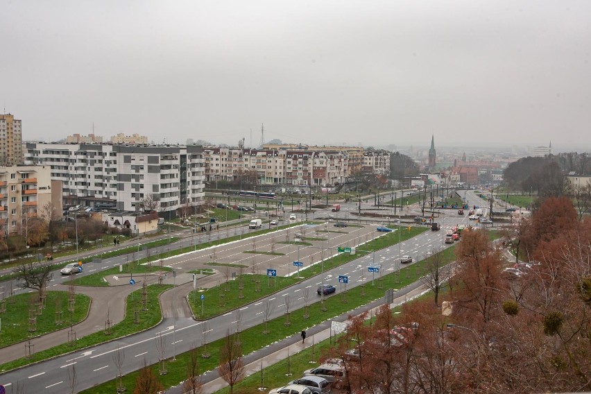 W poniedziałek, około południa, parking przy rondzie...