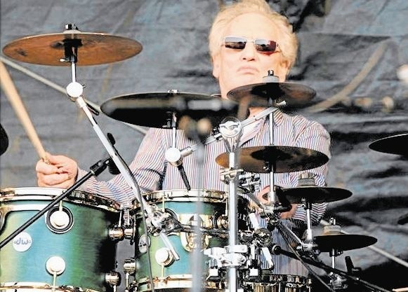 Mimo 75 lat Ginger Baker wciąż jest w znakomitej formie. W Suwałkach zaprezentuje m.in. utwory ze swojej najnowszej płyty.