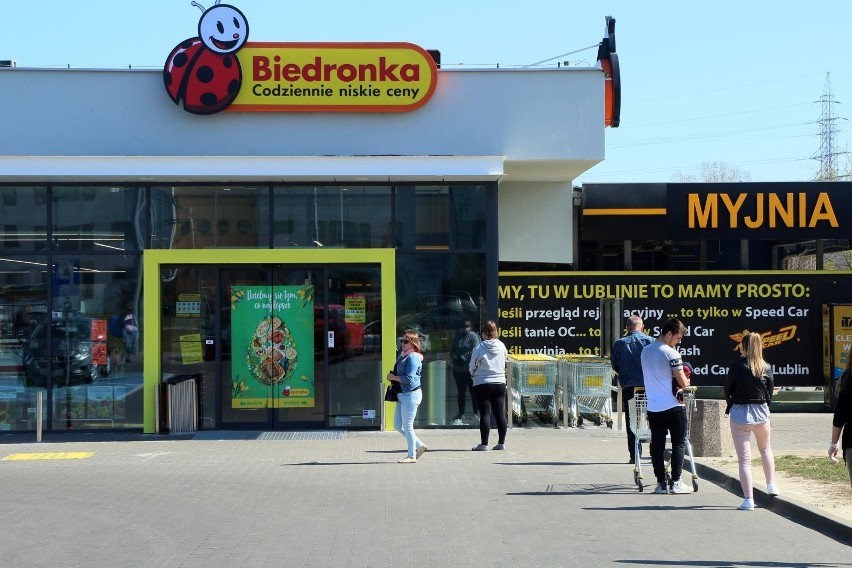 Aby zrobić zakupy w Lidlu, Biedronce, czy innym markecie,...