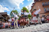 Roztańczony i rozśpiewany korowód przeszedł ulicami Zakopanego. Pod Giewontem trwa 52. Międzynarodowy Festiwal Folkloru Ziem Górskich