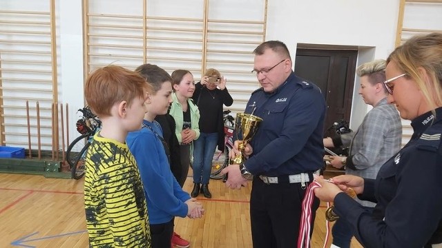 Bezpieczeństwo w ruchu drogowym. Turniej wygrały: SP nr 8 w Słupsku oraz SP w Potęgowie i Pobłociu