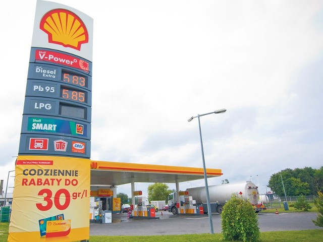 Wczorajszy cennik na stacji Shell w Koszalinie; paliwo drożeje w oczach. 