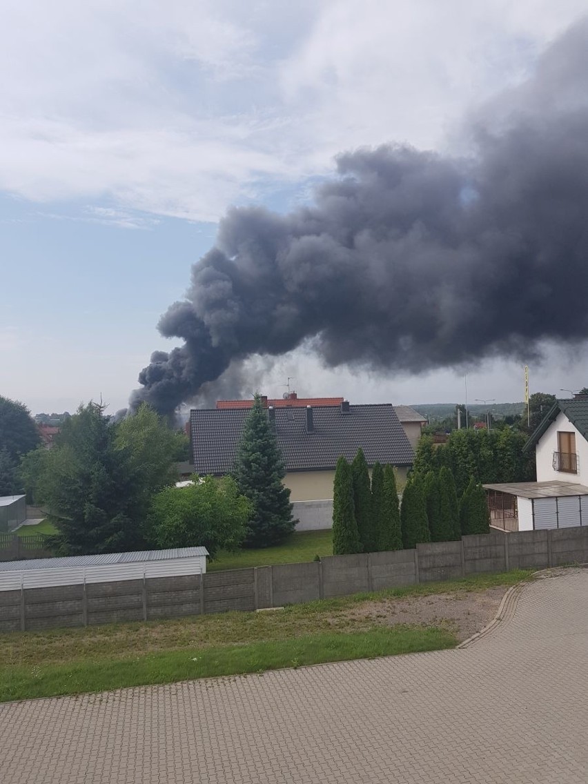 Pożar w hali produkującej znicze przy ulicy Ściegiennego w Kielcach [RAPORT]