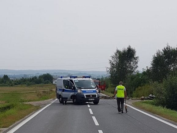 Wypadek w Warzycach. Motocykl zderzył się z ciągnikiem.