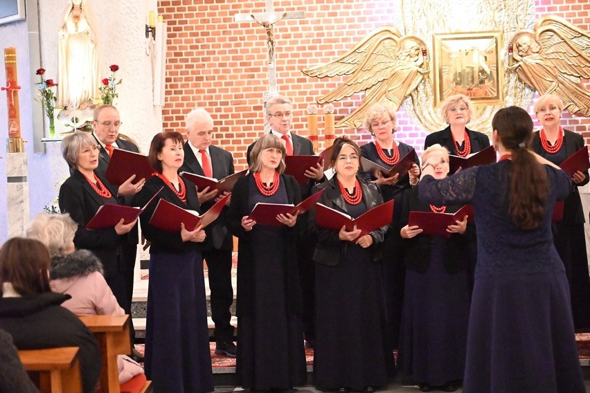 Anielski koncert kolęd i pastorałek w kościele księży Michalitów w Stalowej Woli. Zobacz zdjęcia