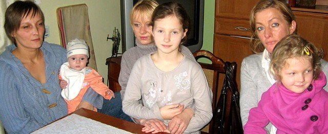 Elżbieta Domaradzka, Barbara Kasprzycka i Monika Marosz zapewniają, że wraz z innymi rodzicami będą walczyć o utrzymanie szkoły w Hoszowie. Szeregi przeciw reorganizacji szkoły podstawowej zwarto też w Łodynie.