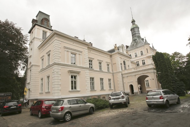 Remont elewacji pałacu w Damnicy kosztował w sumie prawie 5 mln zł.