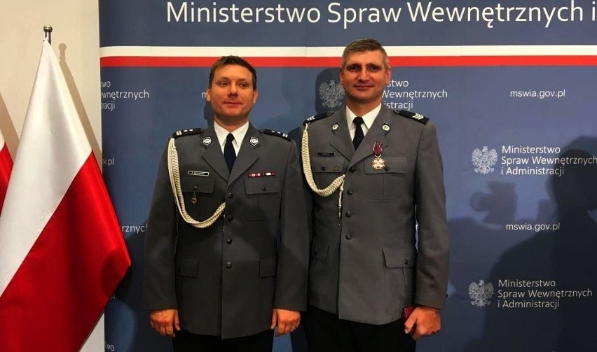 Wśród policjantów odznaczonych Krzyżem Zasługi za Dzielność...